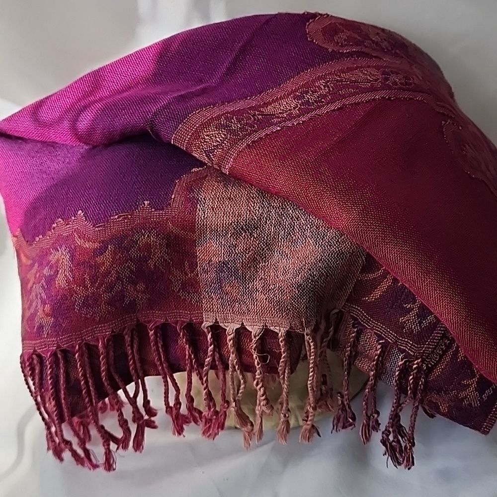 Rich Scarlet & Rust Toned Fringed Scarf With Floral Pattern - Picture 7 of 8